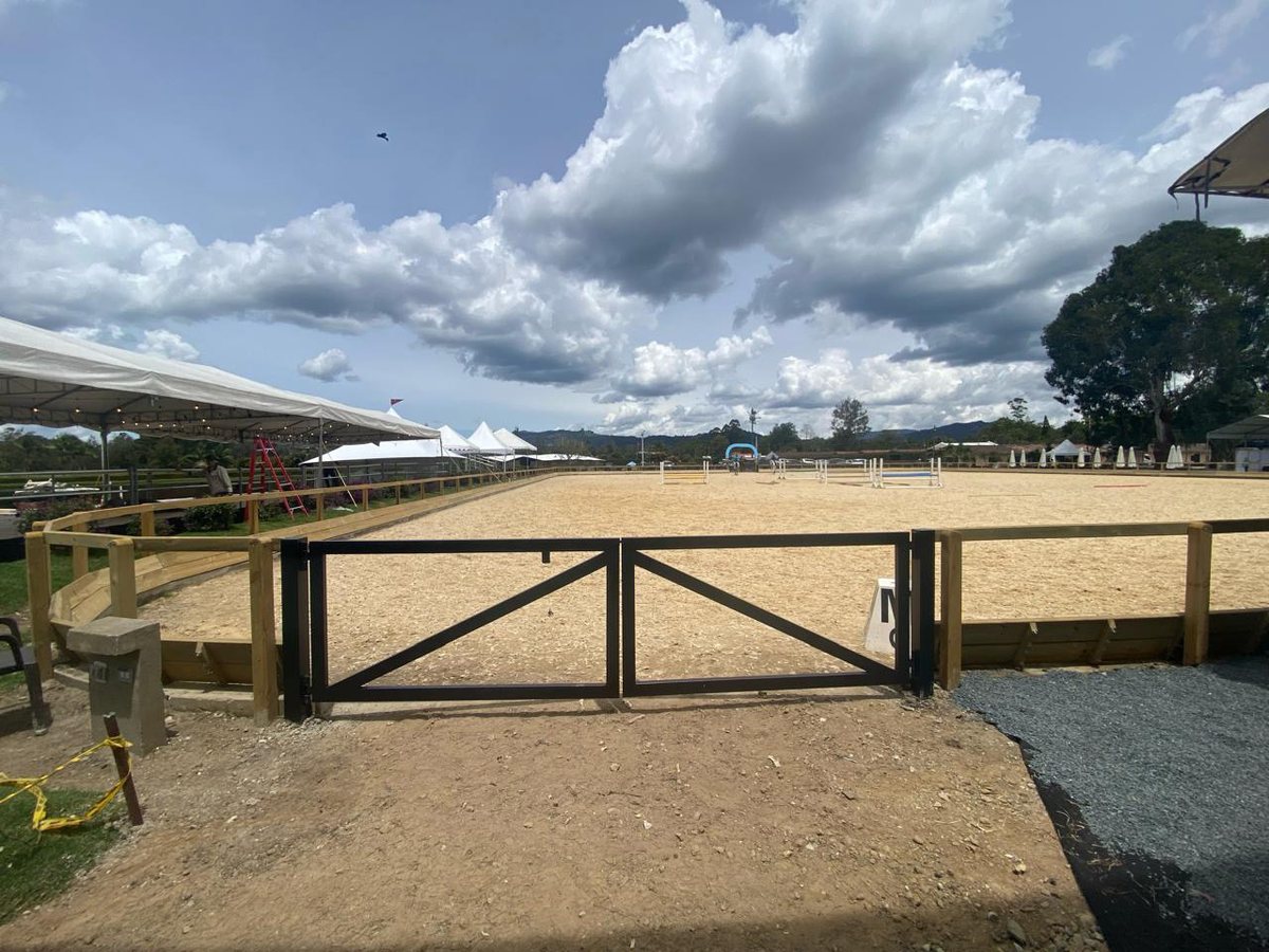 Cerramiento madera pino pátula Club Campestre de Medellín - AE Proyectos